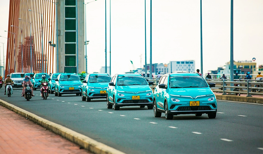 Travel-Danang-by-Taxi-or-Grab