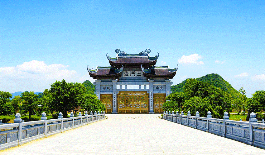 Tam-Quan-Gate-bai-dinh-pagoda