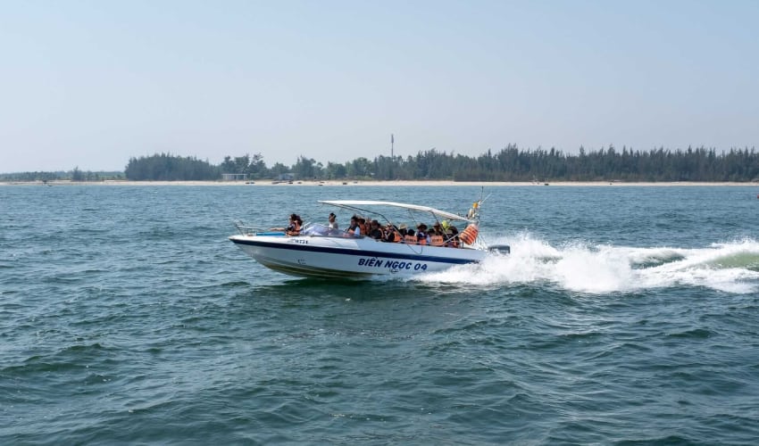 Speed boat from Hoi an