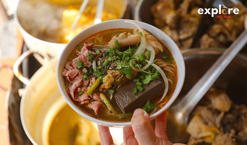 hoi-an-to-hue-day-trip-bun-bo