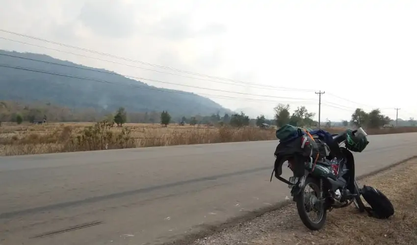go to lao bao border