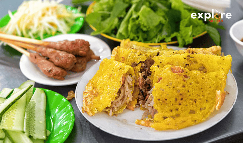 Enjoy-hue-local-cuisines-at-lunch