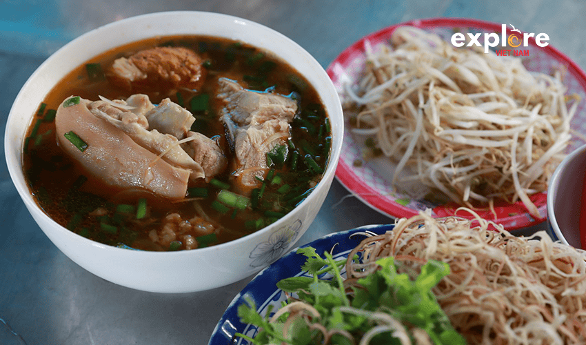 Hue-Noodle-Soup-With-Beef