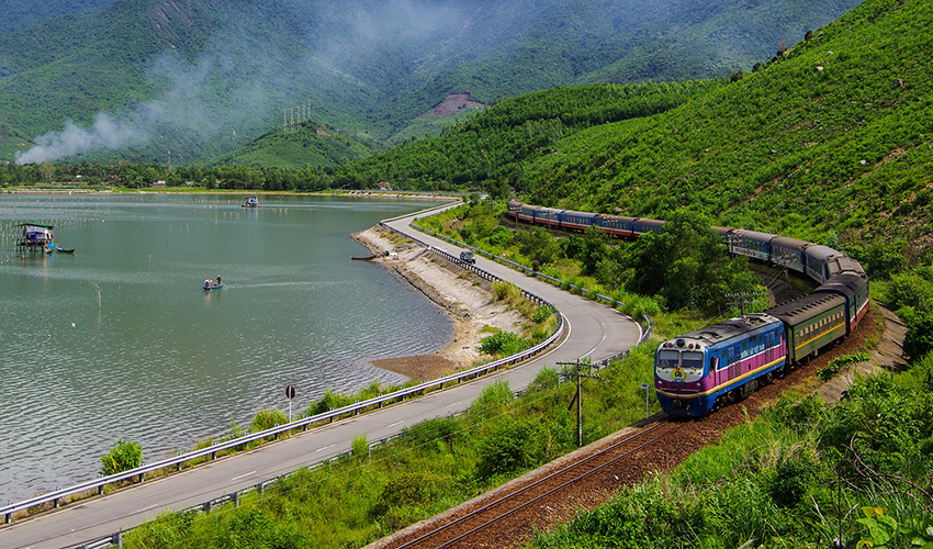 Hue-to-Danang-Tourist-Train-in-lang-co