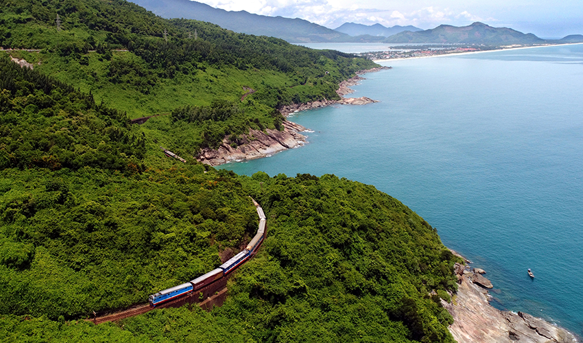 Hue-to-Danang-on-Tourist-Train