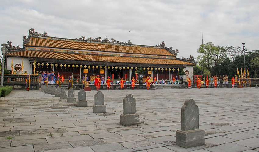 How to Reach Thai Hoa Palace